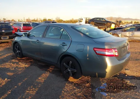 2011 Toyota Camry Le z USA, uszkodzony, nr VIN 4T1BF3EK9BU712680